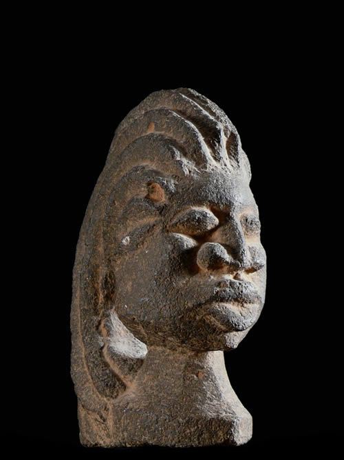 Statuette anthropomorphe en pierre - Dogon ? Lobi ? - Mali