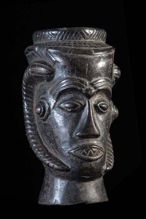 Coupe cephalomorphe - Kuba Showa- RDC Zaire - Receptacles