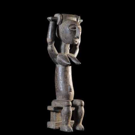 Feminite portant un tonneau - Attie - Côte d'Ivoire