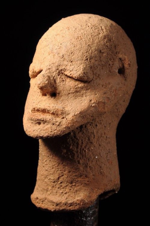 Tête anthropomorphe en terre cuite - Style Civilisation Nok - Nigeria