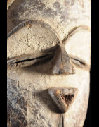 Masque blanc ancien - Tsogho / Vouvi - Gabon
