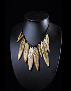 Collier pendentif plaquettes en os de chameau - Sidamo - Ethiopie
