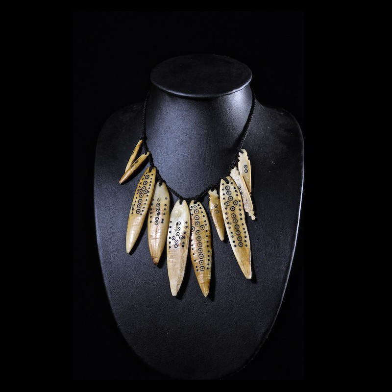 Collier pendentif plaquettes en os de chameau - Sidamo - Ethiopie