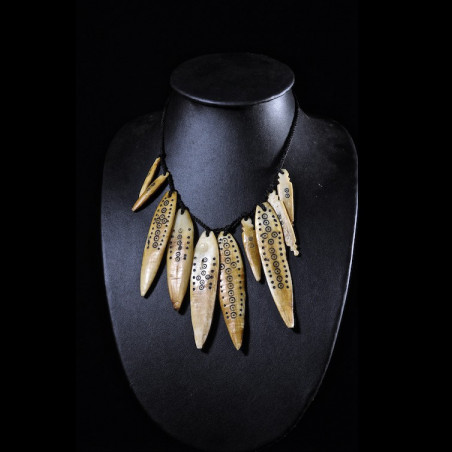 Collier pendentif plaquettes en os de chameau - Sidamo - Ethiopie
