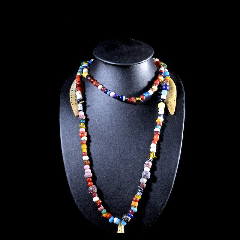 Collier pendentif plaquettes en os de chameau et verre - Sidamo - Ethiopie