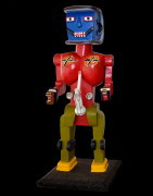 Robot red with blue head - Sculpture polychrome - Camara Demba - 2012