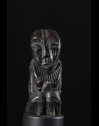 Statuette insigne Iginga en os - Lega - RDC Zaire