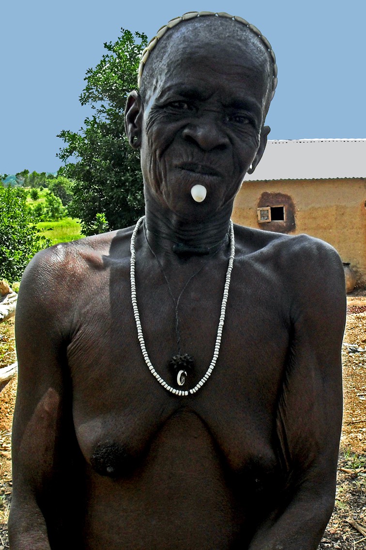 Femme Batamariba et son labret - Atelier Avant Seize - Tirage contemporain