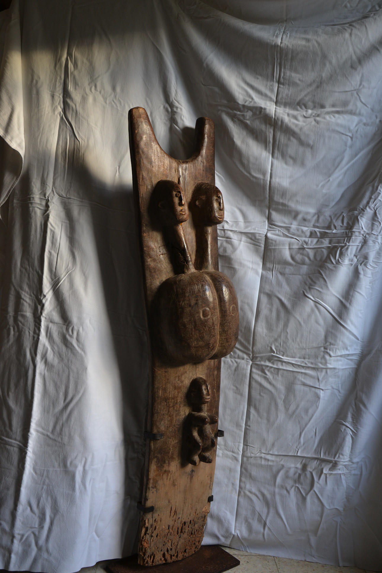 Grand poteau pilier de case Toguna - Dogon - Mali - Pilier Toguna
