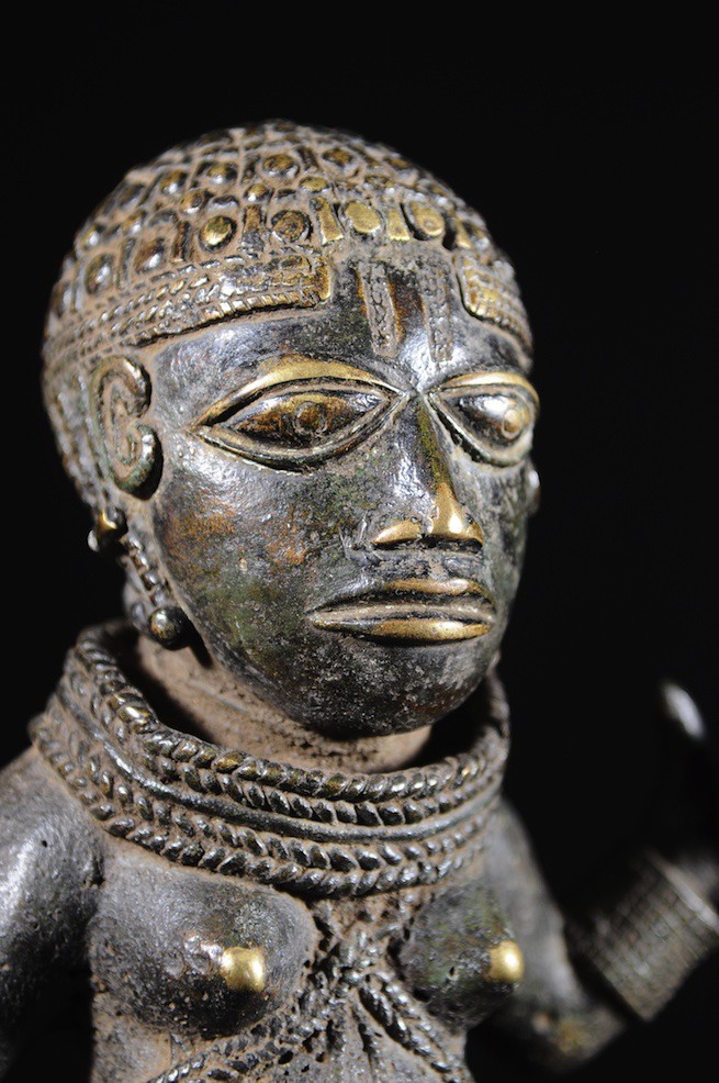 Femme en pied - Bronze  - Bini / Edo - Nigeria