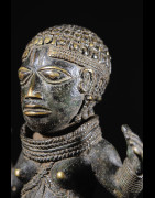 Femme en pied - Bronze  - Bini / Edo - Nigeria
