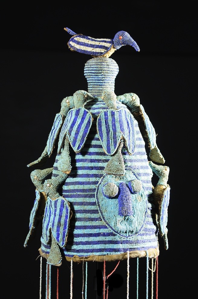 Coiffe Ade ou Adenla avec rideau de perles - Yoruba - Nigeria