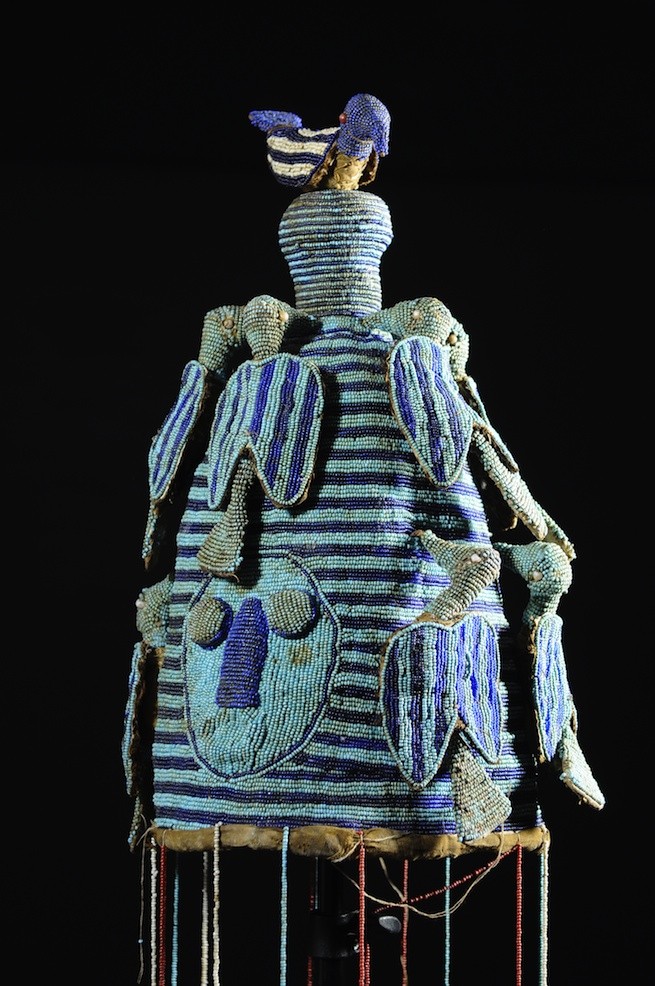 Coiffe Ade ou Adenla avec rideau de perles - Yoruba - Nigeria