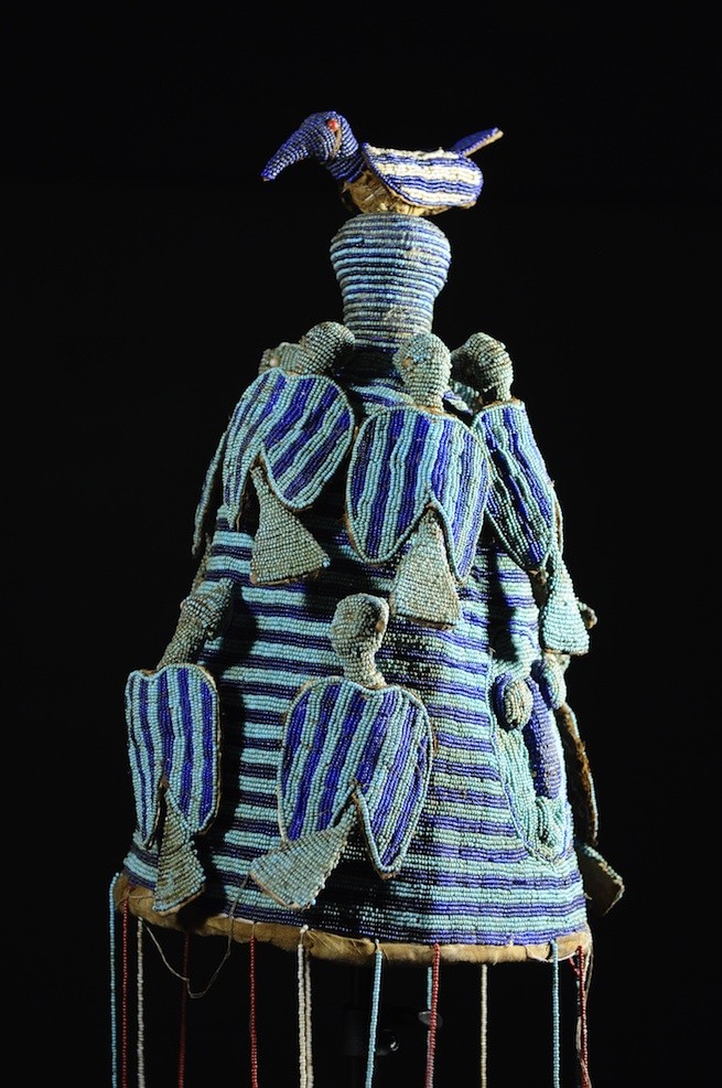 Coiffe Ade ou Adenla avec rideau de perles - Yoruba - Nigeria