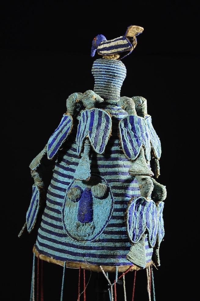 Coiffe Ade ou Adenla avec rideau de perles - Yoruba - Nigeria