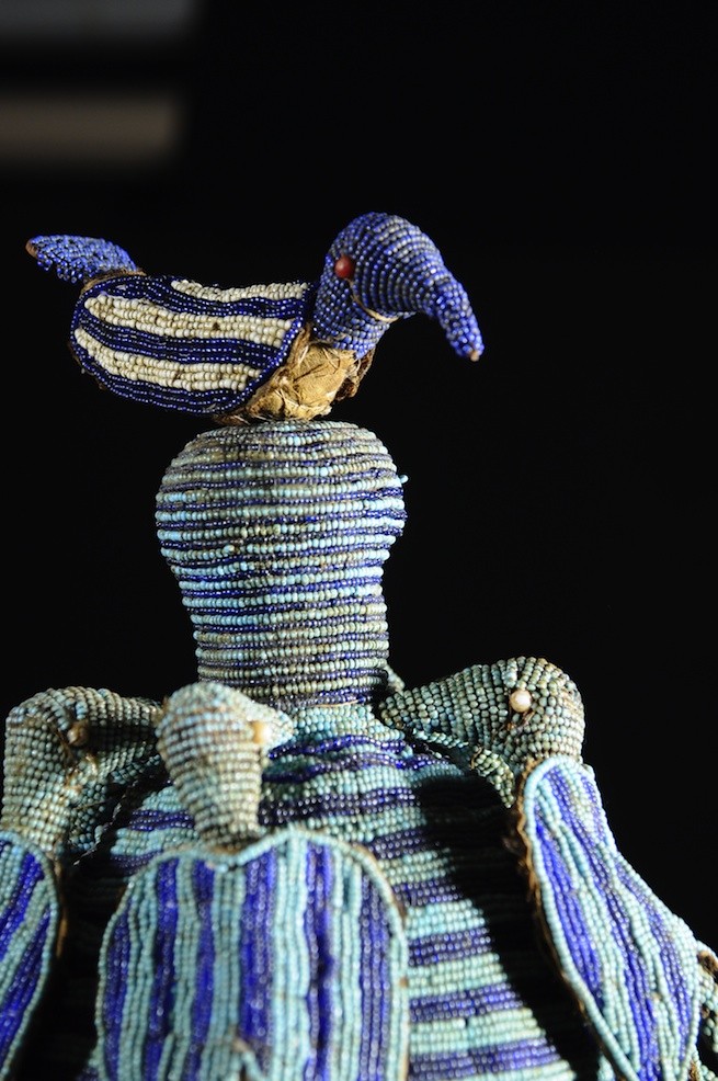 Coiffe Ade ou Adenla avec rideau de perles - Yoruba - Nigeria