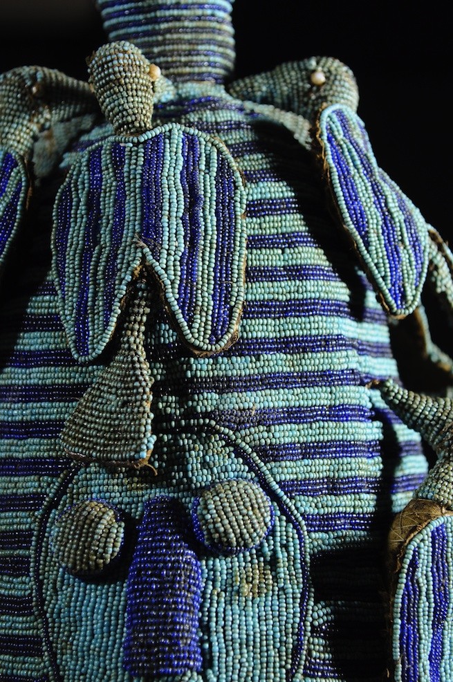 Coiffe Ade ou Adenla avec rideau de perles - Yoruba - Nigeria