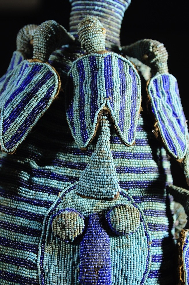 Coiffe Ade ou Adenla avec rideau de perles - Yoruba - Nigeria