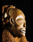 Masque Mwana Pwo de main - Chokwe / Tschokwe - Angola