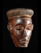 Masque Mwana Pwo de main - Chokwe / Tschokwe - Angola