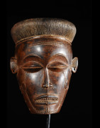 Masque Mwana Pwo de main - Chokwe / Tschokwe - Angola