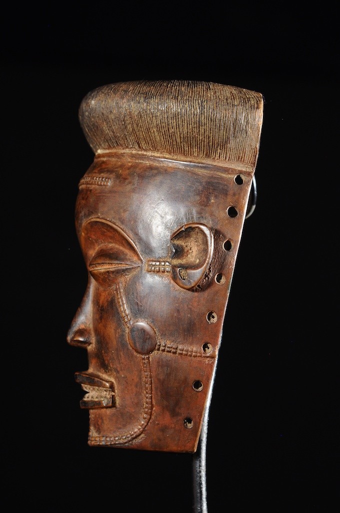 Masque Mwana Pwo de main - Chokwe / Tschokwe - Angola
