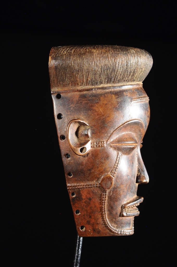Masque Mwana Pwo de main - Chokwe / Tschokwe - Angola
