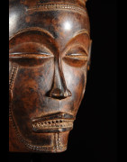 Masque Mwana Pwo de main - Chokwe / Tschokwe - Angola