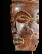 Masque Mwana Pwo de main - Chokwe / Tschokwe - Angola