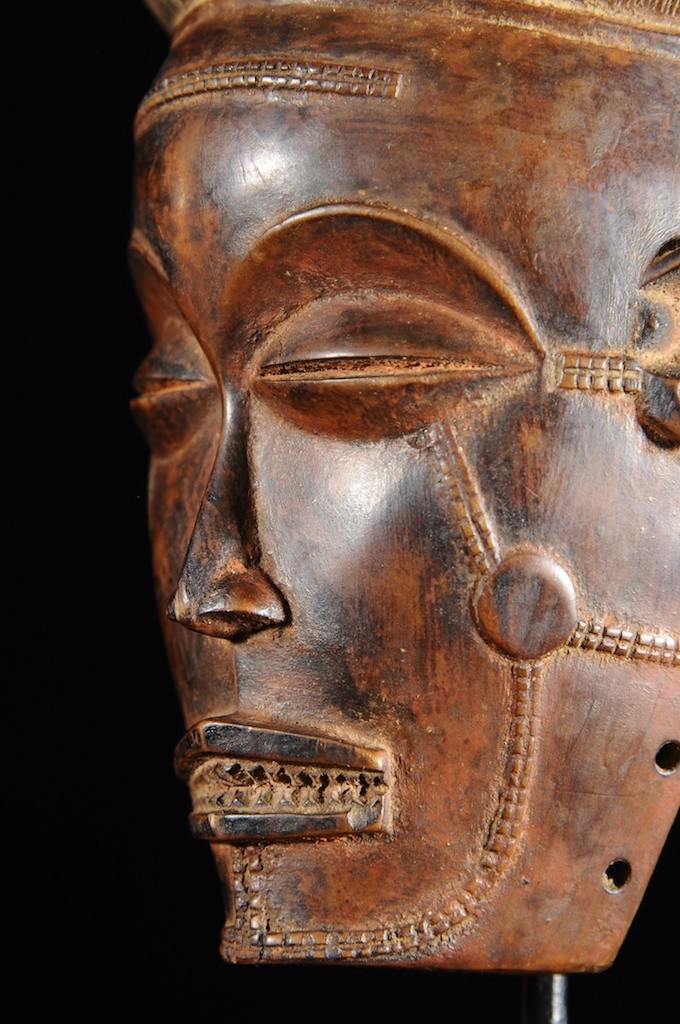 Masque Mwana Pwo de main - Chokwe / Tschokwe - Angola
