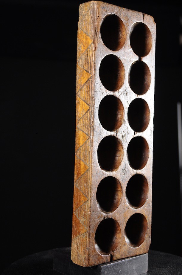Jeu Awale en bois ancien - Lobi - Burkina Faso