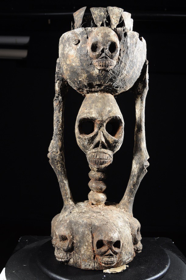 Autel avec caryatide  Squelette - Tiv - Nigeria