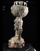 Autel avec caryatide  Squelette - Tiv - Nigeria