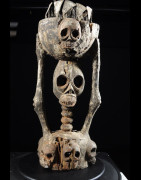 Autel avec caryatide  Squelette - Tiv - Nigeria