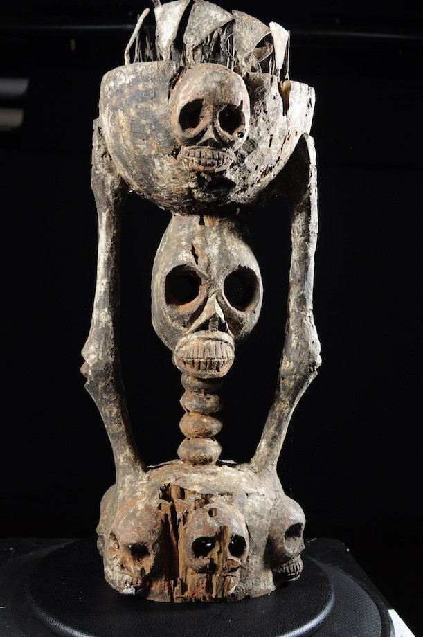 Autel avec caryatide  Squelette - Tiv - Nigeria