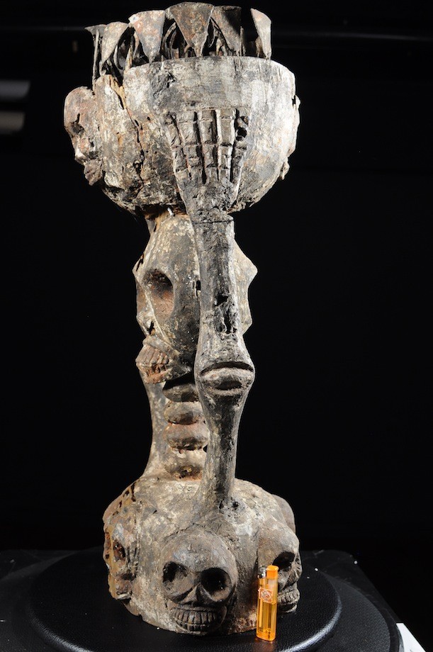 Autel avec caryatide  Squelette - Tiv - Nigeria