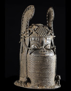 Tete commemorative Oba a ailettes - Bini Edo - Bronzes du Benin