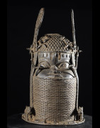 Tete commemorative Oba a ailettes - Bini Edo - Bronzes du Benin