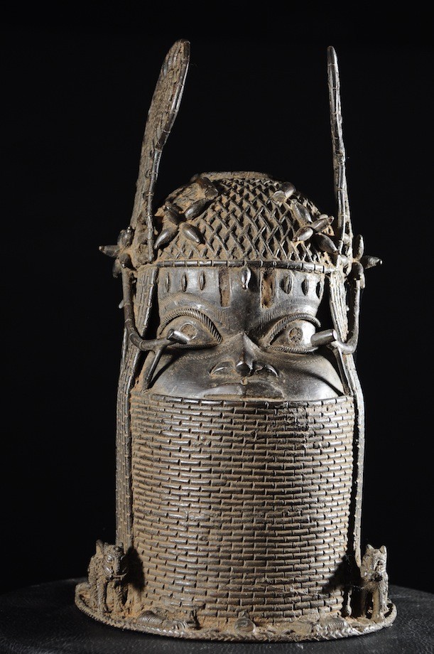 Tete commemorative Oba a ailettes - Bini Edo - Bronzes du Benin