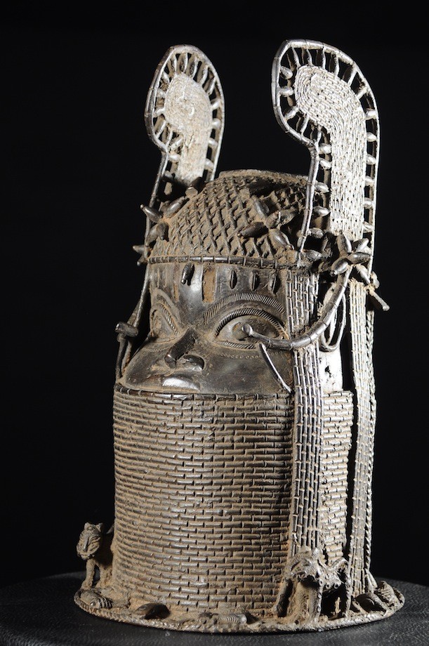 Tete commemorative Oba a ailettes - Bini Edo - Bronzes du Benin