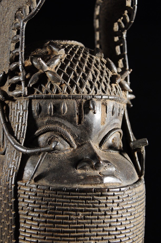 Tete commemorative Oba a ailettes - Bini Edo - Bronzes du Benin