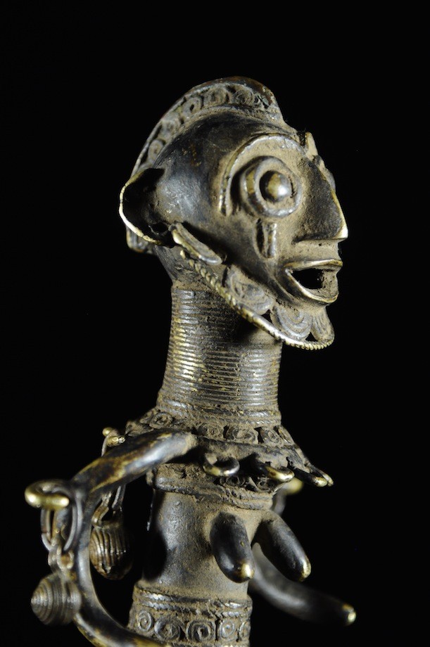 Statuette en alliage de bronze - Verre / Were - Nigeria Cameroun