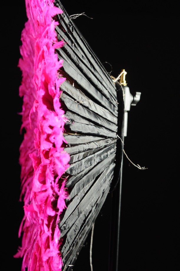 Coiffe Aka en plumes Roses - Bamileke - Cameroun - Juju Hat