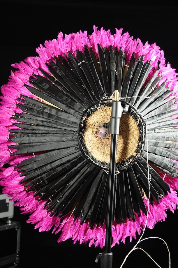 Coiffe Aka en plumes Roses - Bamileke - Cameroun - Juju Hat