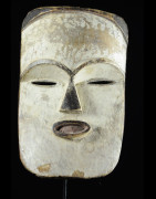 Masque blanc ancien - Tsogho / Vouvi - Gabon