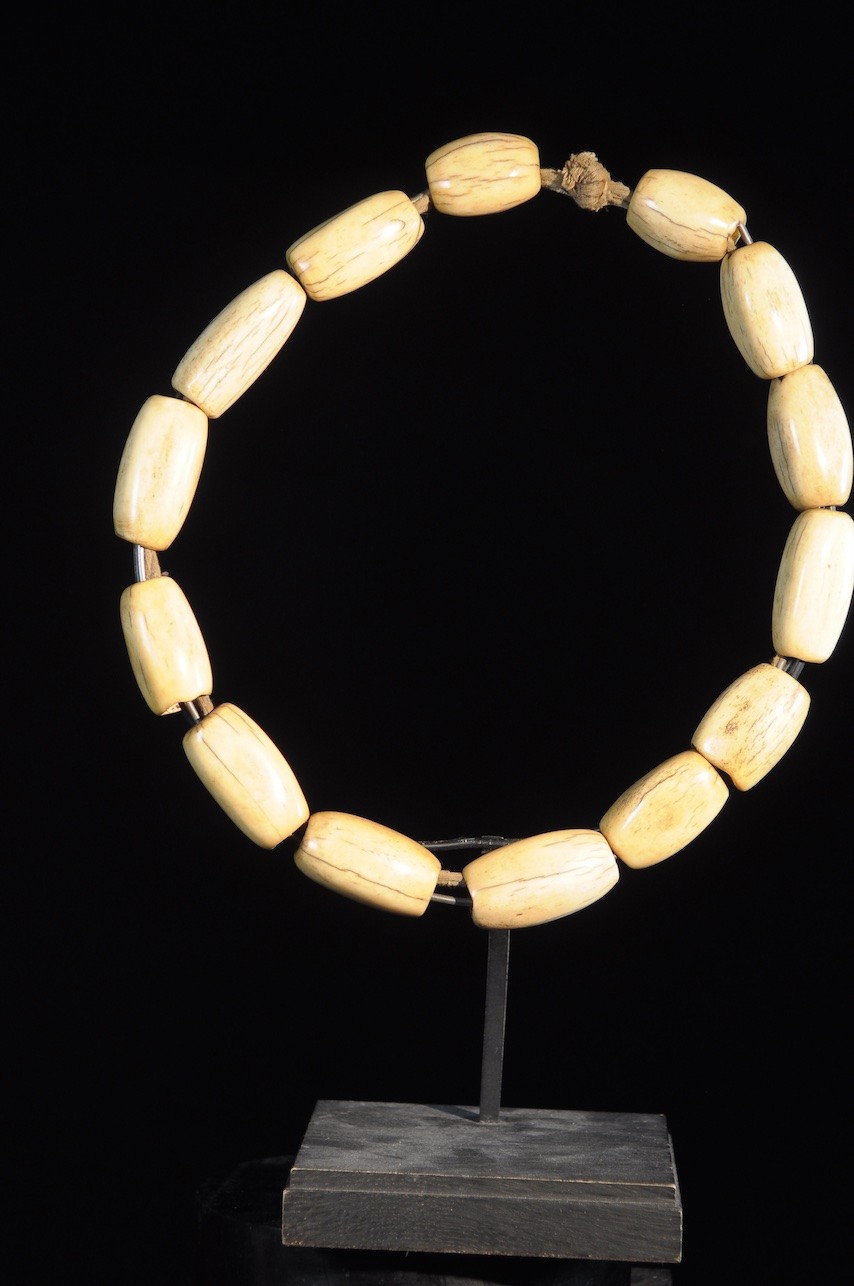 Collier Royal en Os - Bamoun - Cameroun