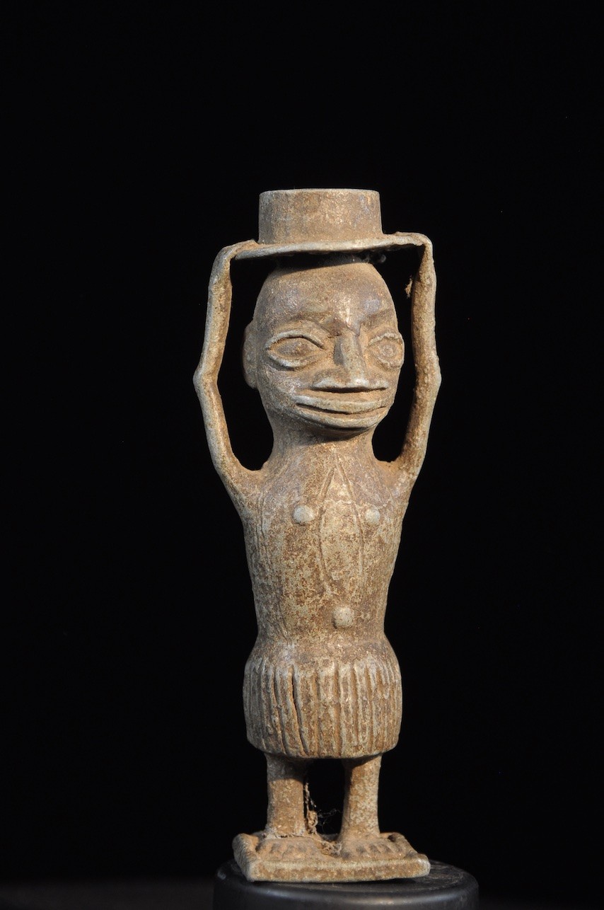 Statuette porteuse de coupe en aluminium - Sissala - Ghana / Burkina Faso