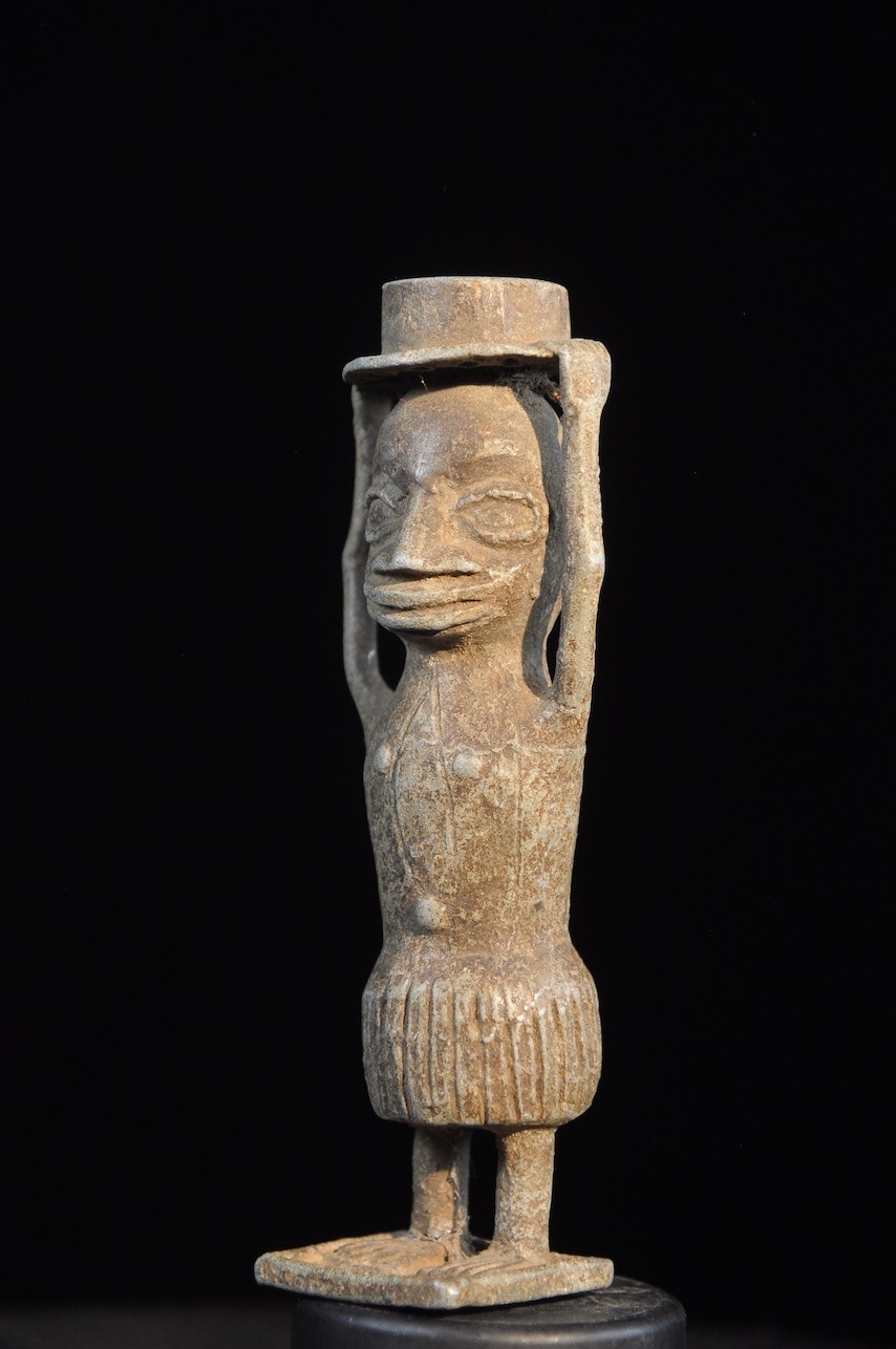 Statuette porteuse de coupe en aluminium - Sissala - Ghana / Burkina Faso