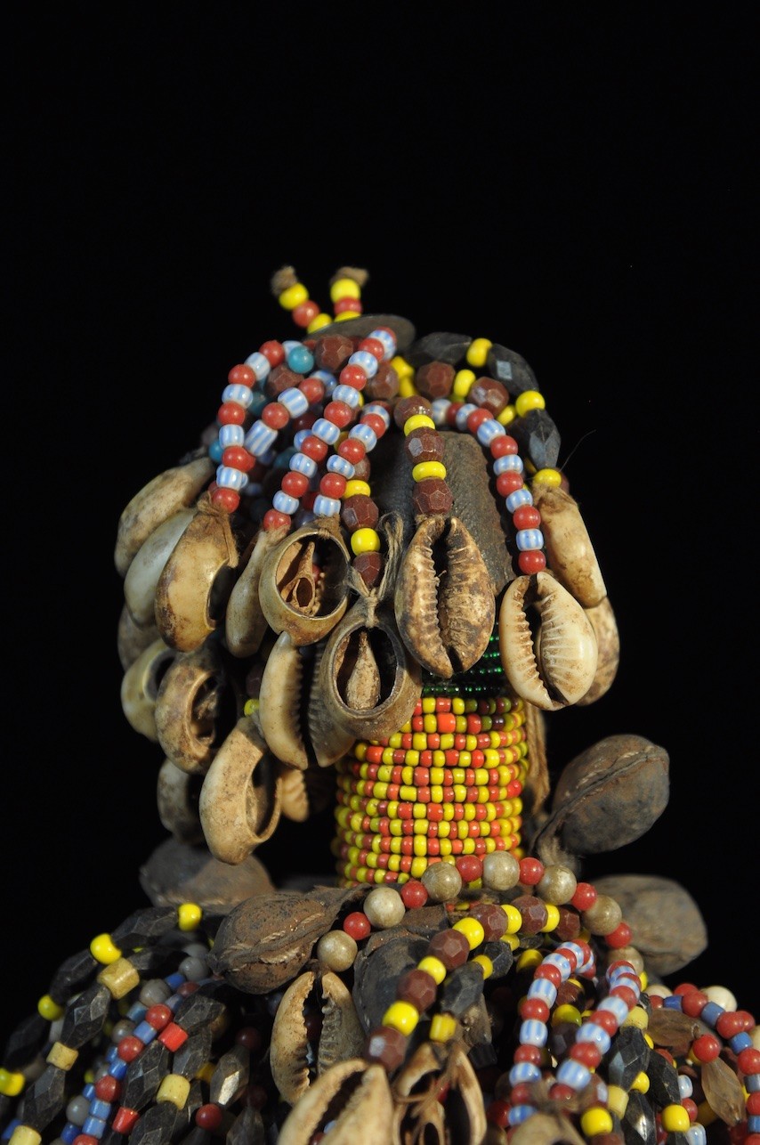 Poupee de fertilité perlée Ham Pilu - Fali - Cameroun
