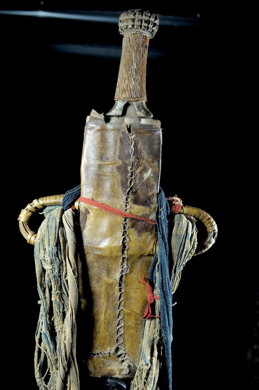 Couteau Glaive et son etui en cuir - Bamileke - Cameroun